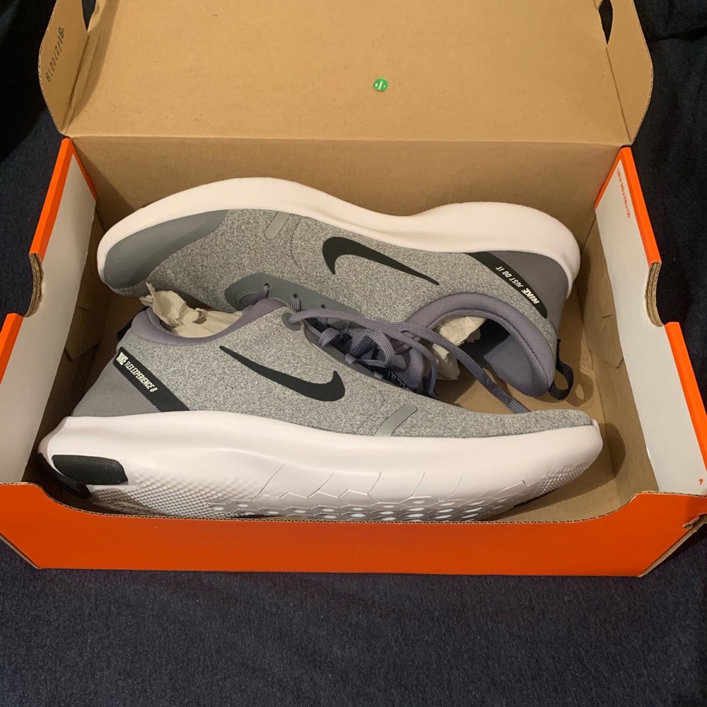 NWOT Unworn Nike Flex Experience RN 8